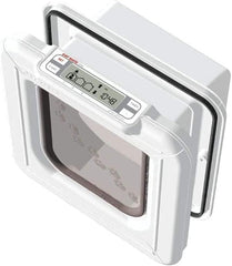 PetQuality multi-pet setup shows multiple fobs controlling entry for several cats.