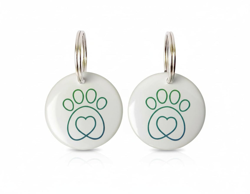 PETQUALITY Show That Love SureFlap keyfob front enables quick cat entry.