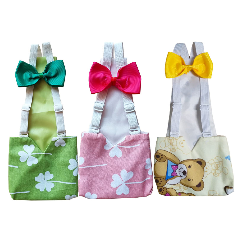 PIEITI chicken diaper small S worn on a hen, keeps floors tidy and interiors fresh.
