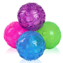 Pelota PJDH para perros que suena al morder, ideal para activar la curiosidad.