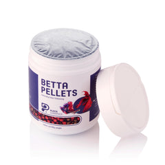 Plecoceramics Betta pellets closeup reveals enriched color and high-protein content.