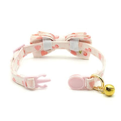 Prazcci cat collar showing breakaway safety buckle for easy release.
