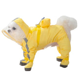 PupMist capa de lluvia con cobertura total para perros pequeños, manteniendo seco durante paseos bajo lluvia.