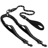 QUAN DUO DUO double dog leash no-tangle design supports walking two dogs with one hand.