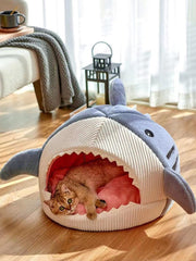 QWINEE Shark-Shaped Cat Mat inside shot emphasizes plush warmth and semi-closed retreat.