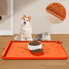 RAOUOEN dog food mat pocket-cleanup demonstrates quick residue disposal for tidier feeding.