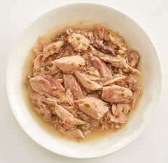 Rawz Aujou Aku tuna and salmon cat food serving bowl image illustrates a nutritionally complete meal