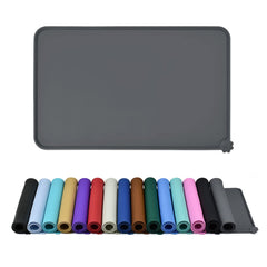 Reopet feeding mat with raised-edges design helps contain spills during meals.