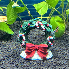 RVQIGYP Christmas wreath tank decoration close-up emerald branches show festive texture.