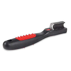 RYAN'S PET SUPPLIES Paw Brothers Coat Breaker close-up of stainless steel teeth for detangling