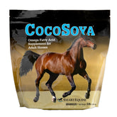 SmartEquine CocoSoya Granular pour image demonstrates easy dosing for daily coat care.