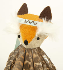 SmartyKat Toss-A-Fox brown feathers-closeup showcases real-prey textures for curious cats.