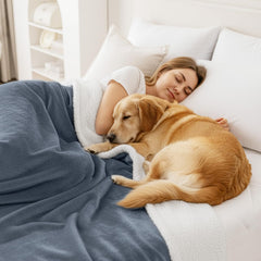 Smiry dog blanket for large dogs in grey keeps pets warm on sofa