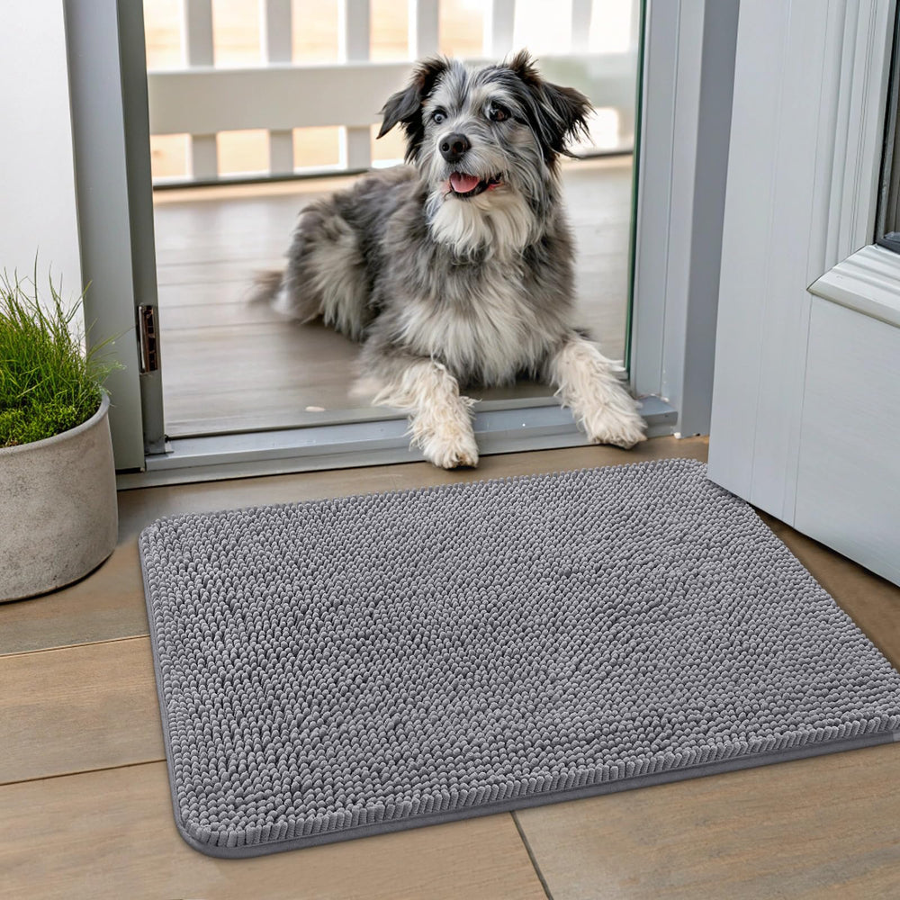 Smiry dog door mat close-up shows plush chenille absorbing moisture for muddy paws