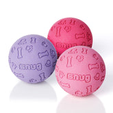 Bola Snug colorida de goma para perros pequeños, ideal para juegos en exteriores.