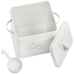 SOUJOY tight-fitting lid helps keep treats dry and fresh between meals.
