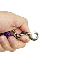 TAIDA nylon leash with easy-clip hook for quick attachment during busy days.