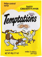 Temptations Classic Chicken pocket-shape closeup for easy feeding and crunchy exterior.