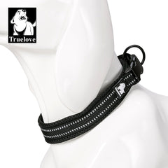 TRUE LOVE 3M-reflector-detail enhances visibility during evening walks.