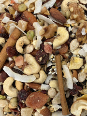 Versele-Laga VL Goldenfeast Madagascar Blend ingredients close-up, quality seeds for birds.