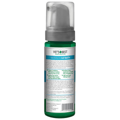 Vet's Best Waterless Cat Bath leaves a softer coat after use with a light scent.