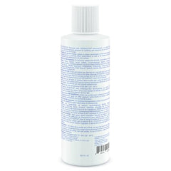 Virbac Epi-Soothe lather application for soothing wash on dry skin.