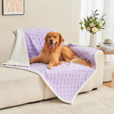 Manta Yaning impermeable con cuadros lilas protege cama y sofá de derrames.