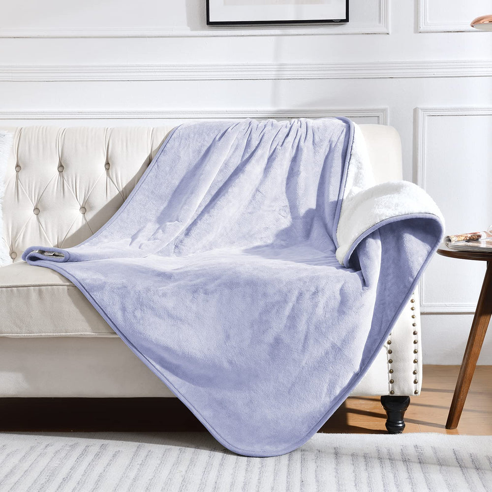 Yaning waterproof blanket on lilac bed shows leakproof protection and plush warmth