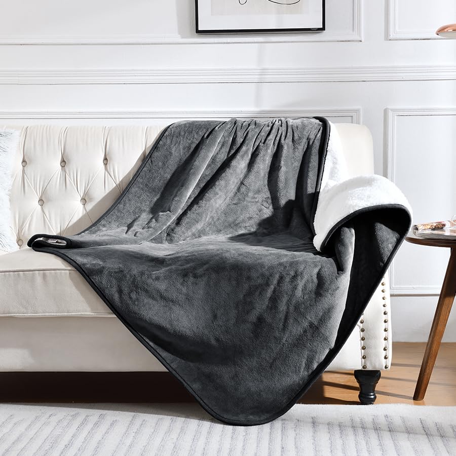 Yaning waterproof blanket on bed prevents leaks and spills.