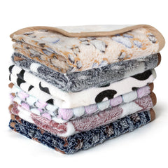 YedsIntu guinea pig blankets closeup fleece for warm, plush comfort.