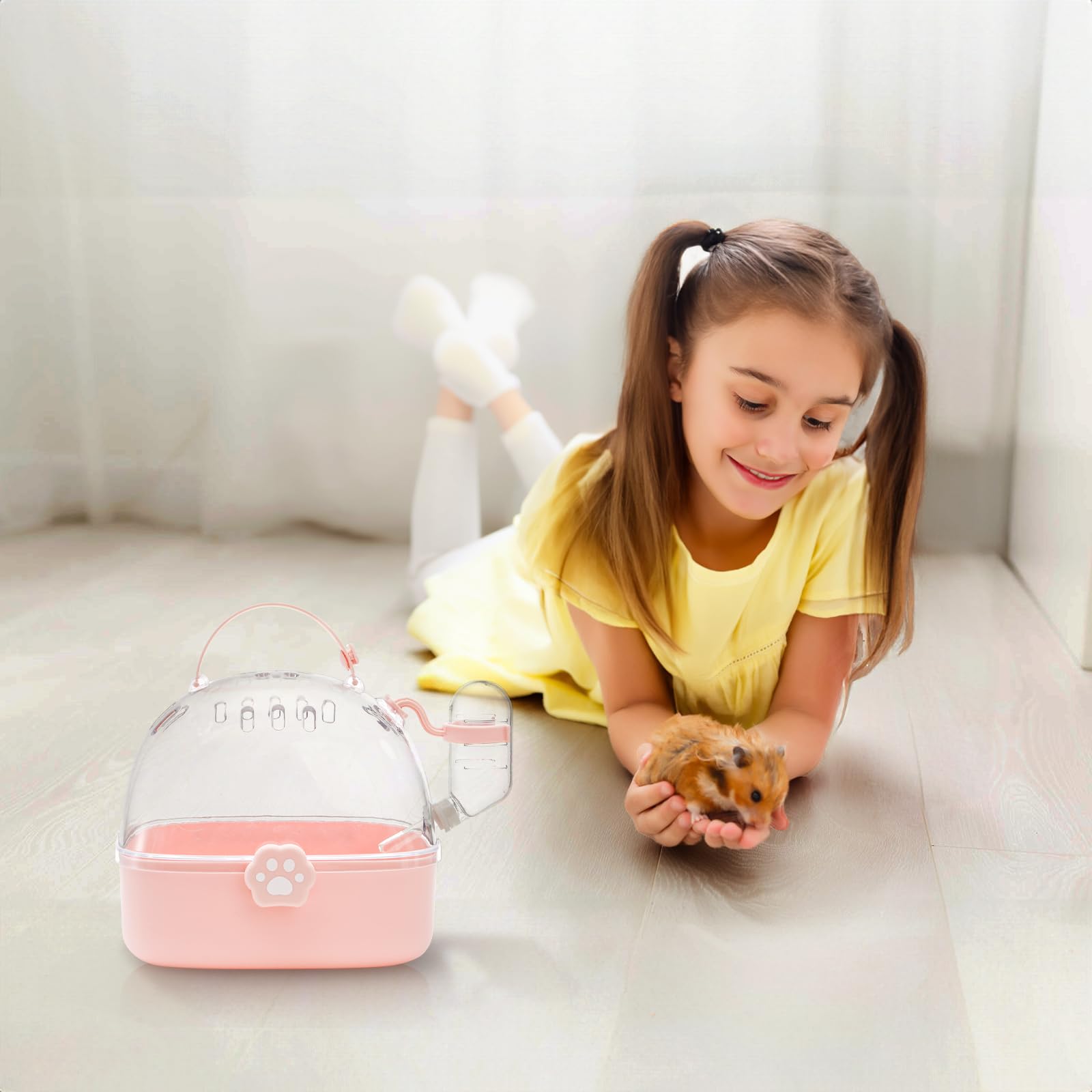 Acshio hamster carrier is easy to clean and maintain, ensuring a tidy travel setup.