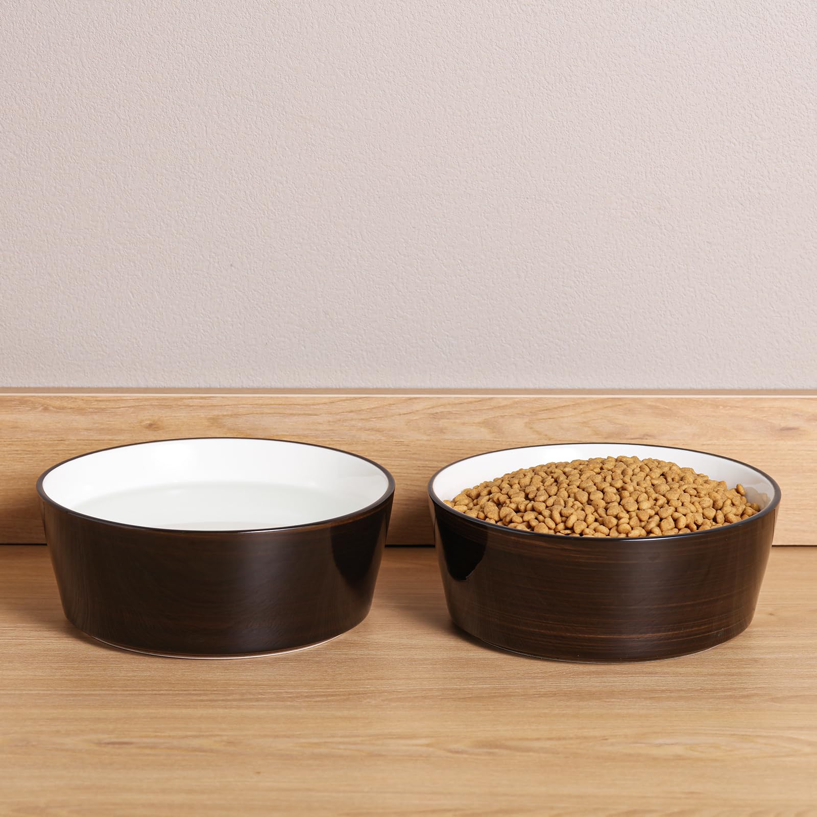 Addggo ceramic bowl is dishwasher-safe and microwave-safe for convenient cleaning and reheating.