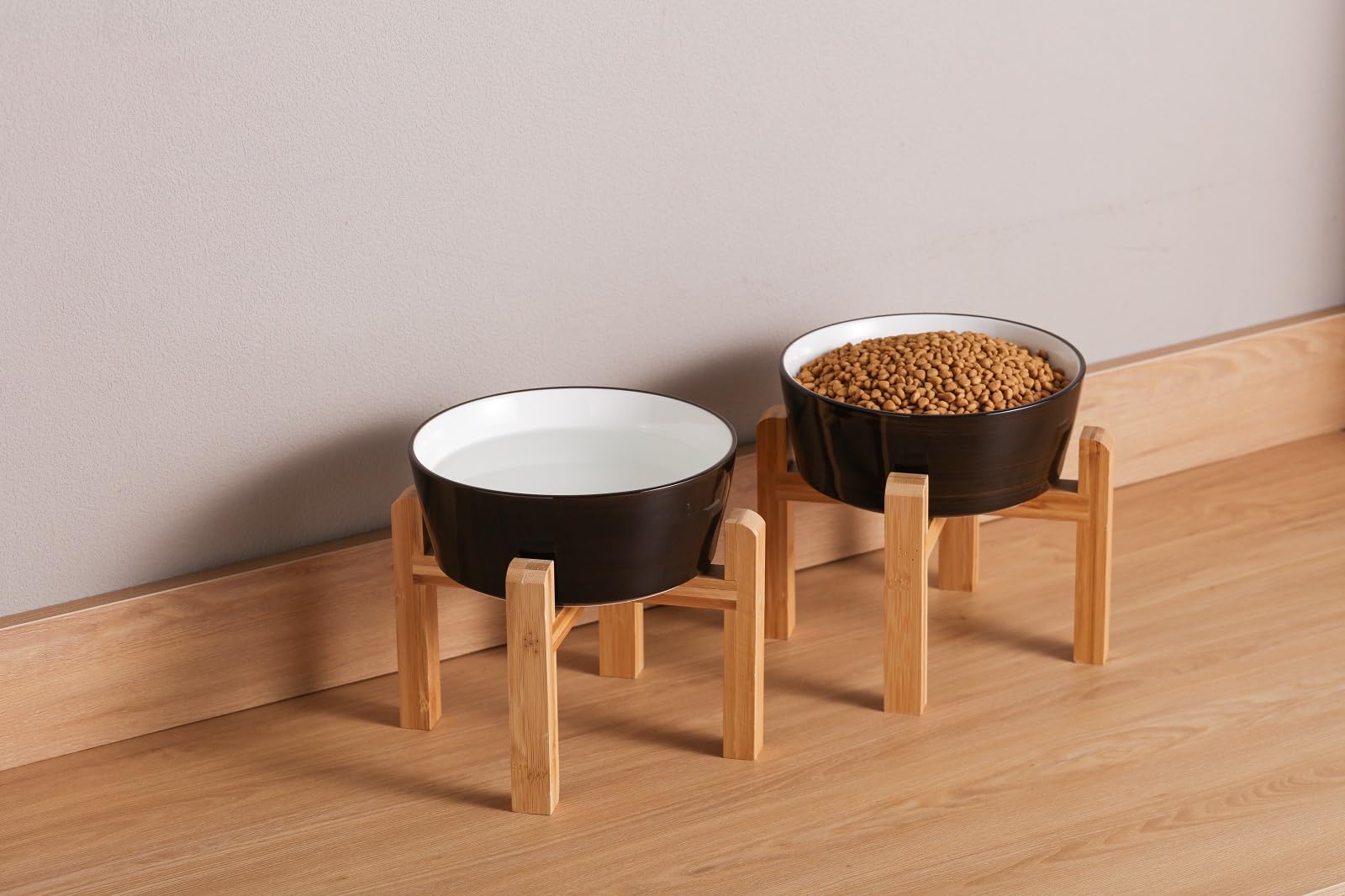 Addggo bowl demonstrates elevated feeding suitable for small to medium pets.