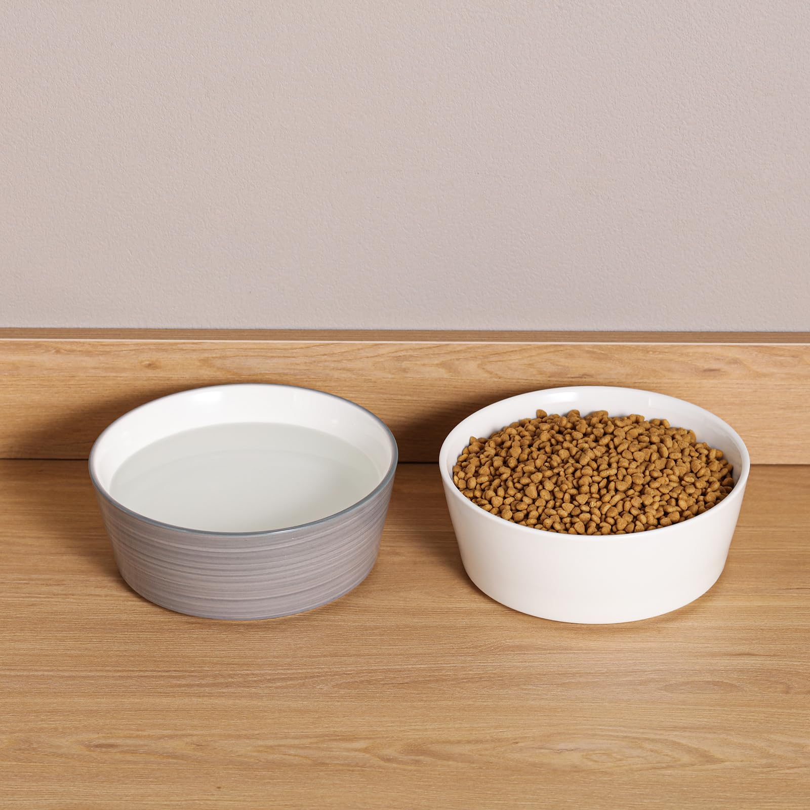 Addggo wide-mouth design simplifies loading, scooping, and cleaning.