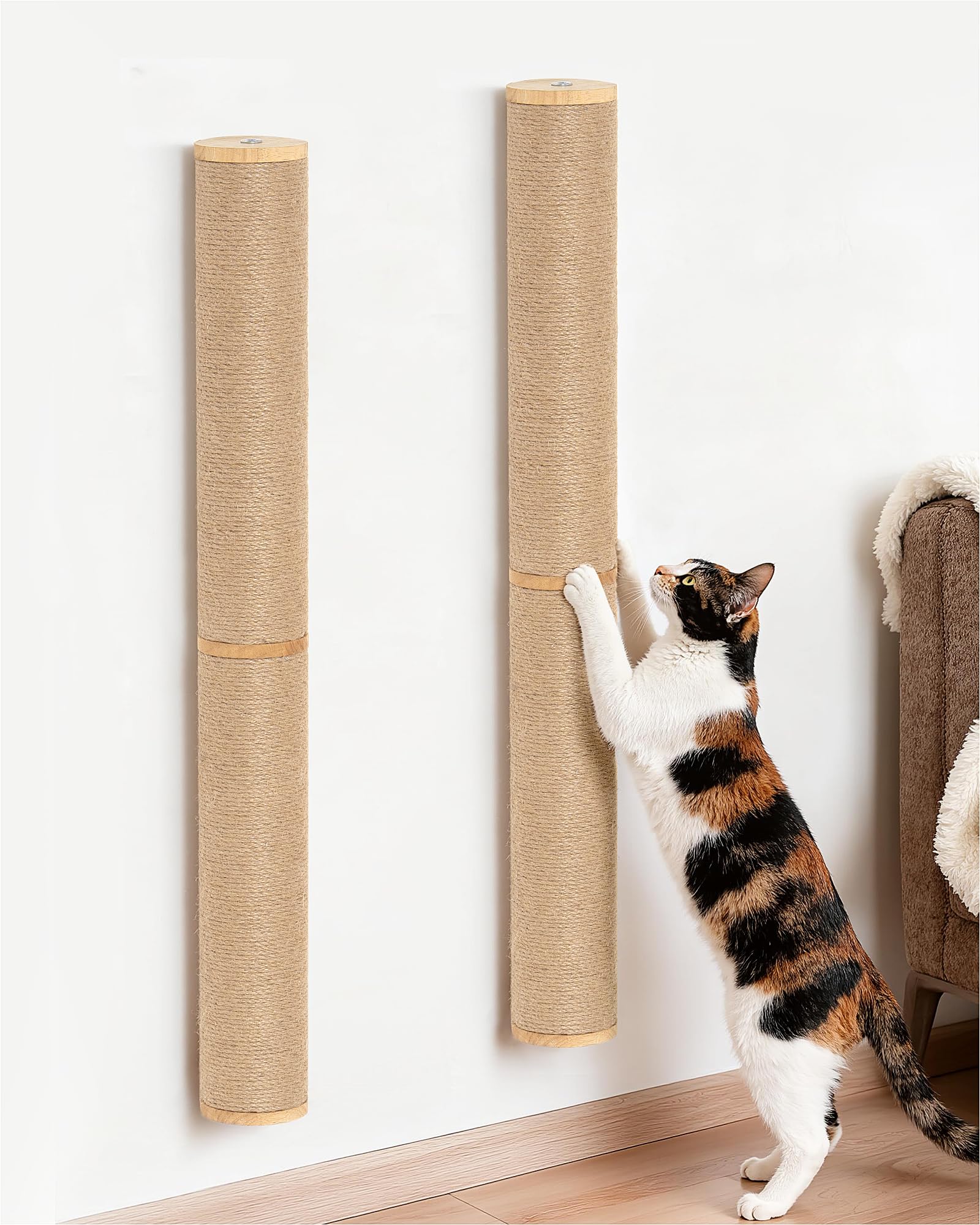 Aechonow 34'' wall-mounted scratcher for large cats, space-saving vertical play.