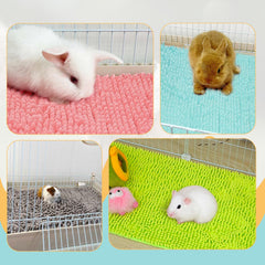 Agolctry absorbent layer helps keep a dry, hygienic living area.