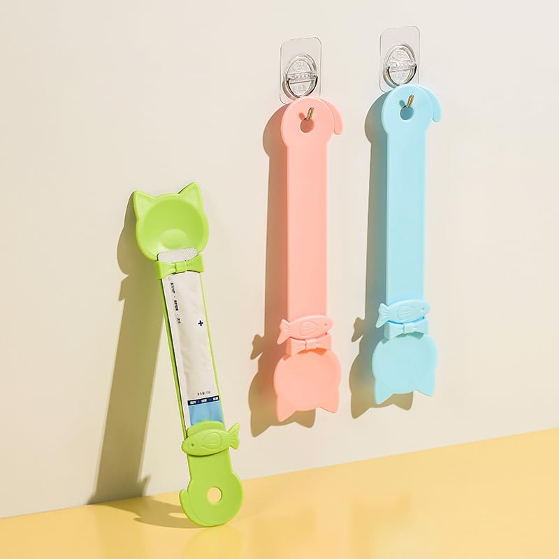 AionneWie cat treat spoons three-color set displayed together as stylish feeding tools