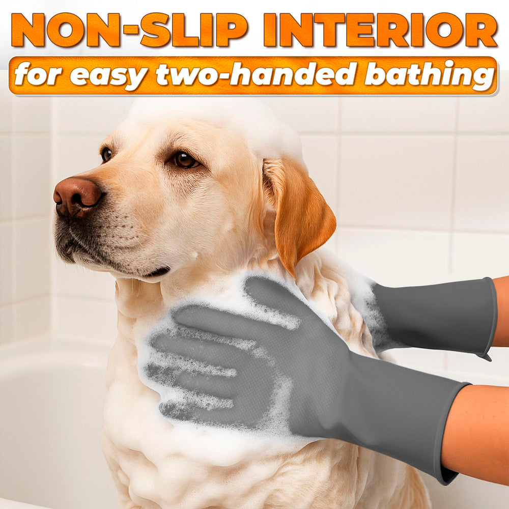 ALPENKOK 2-in-1 gloves used for paw cleaning after a walk.