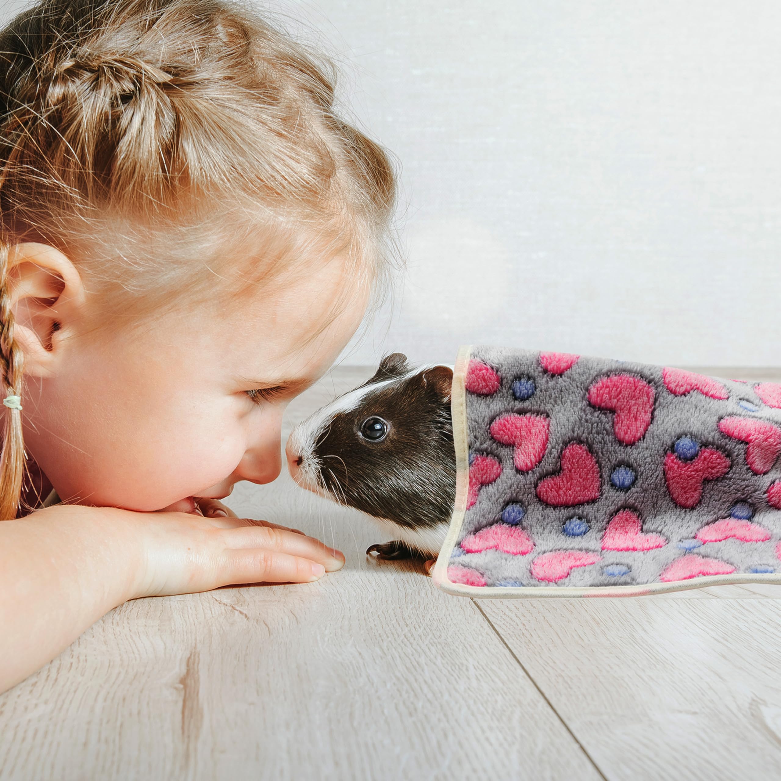 ALUZAEMO six-pack blankets offer colorfully patterned options for style.