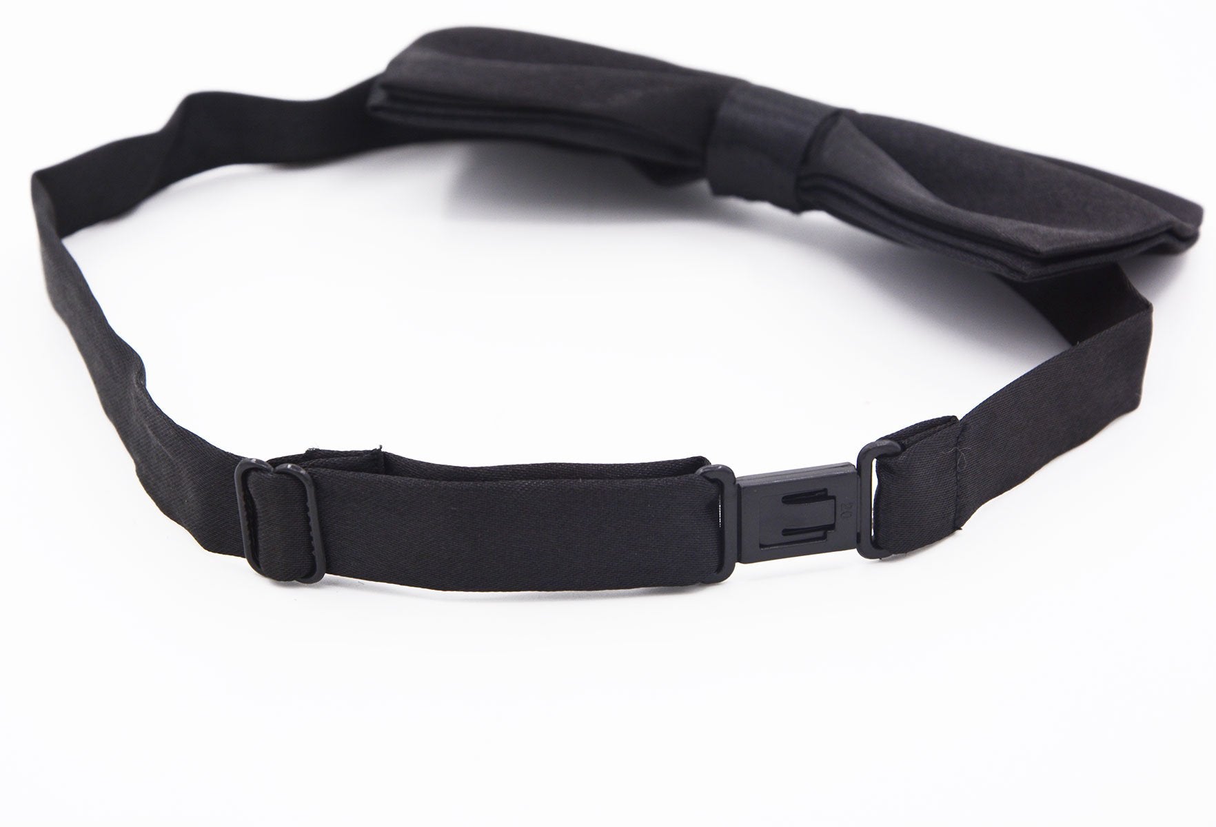 Amajiji D114 bow size demonstrates bold, balanced proportion for formal ensembles