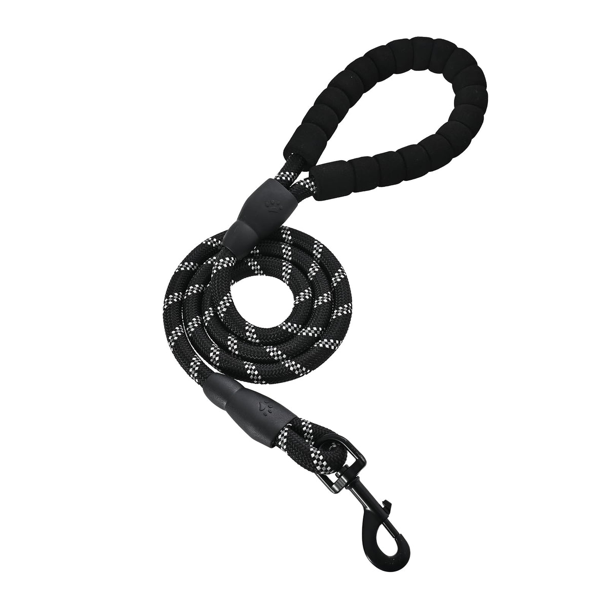 Amazon Basics round dog leash clip shows a secure clasp for safe daily walks.