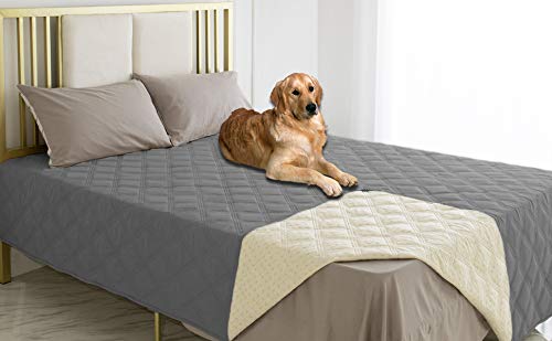 Ameritex anti-slip paw-print back prevents sliding during routine pet lounging.
