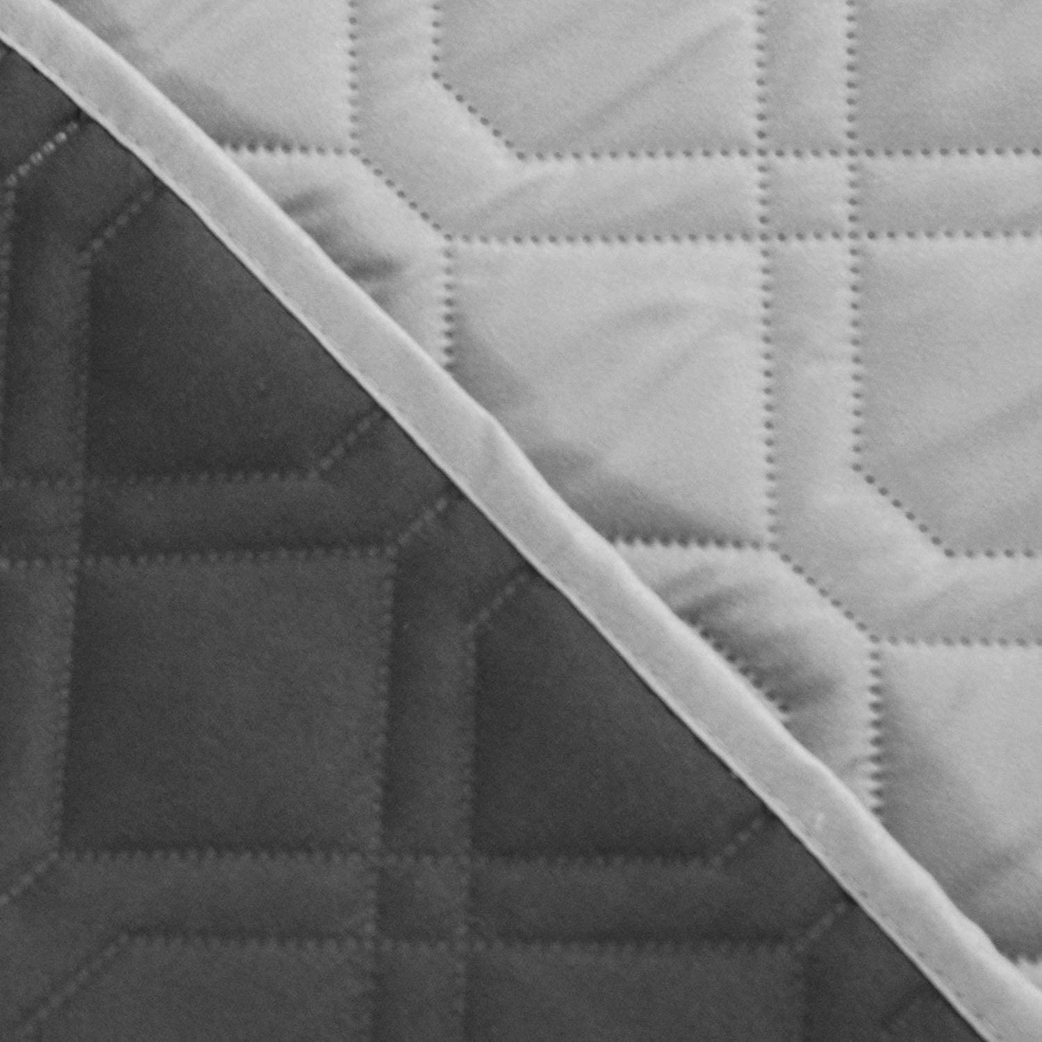 Ameritex machine-washable pet cover simplifies cleaning after messy moments.