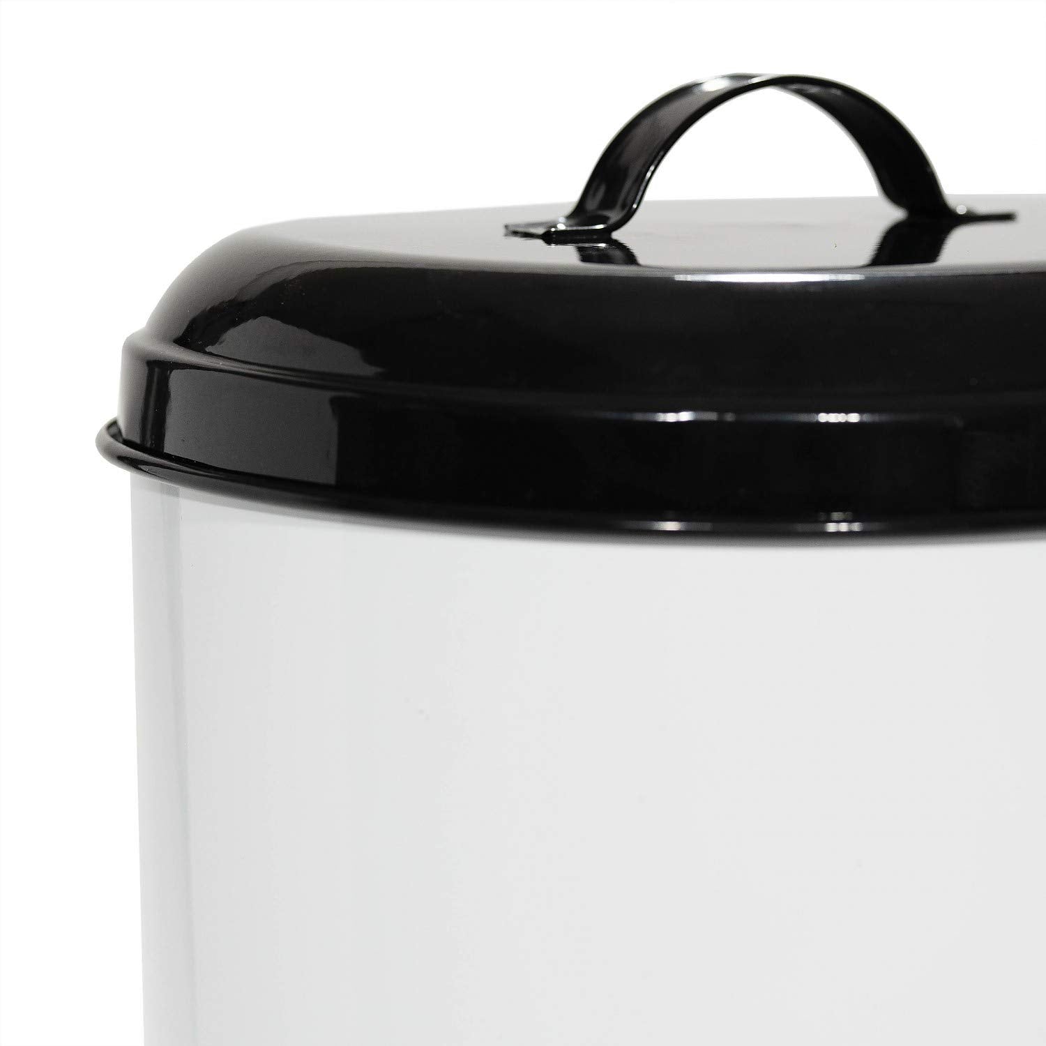 Amici Pet Buster black white design complements modern kitchen décor