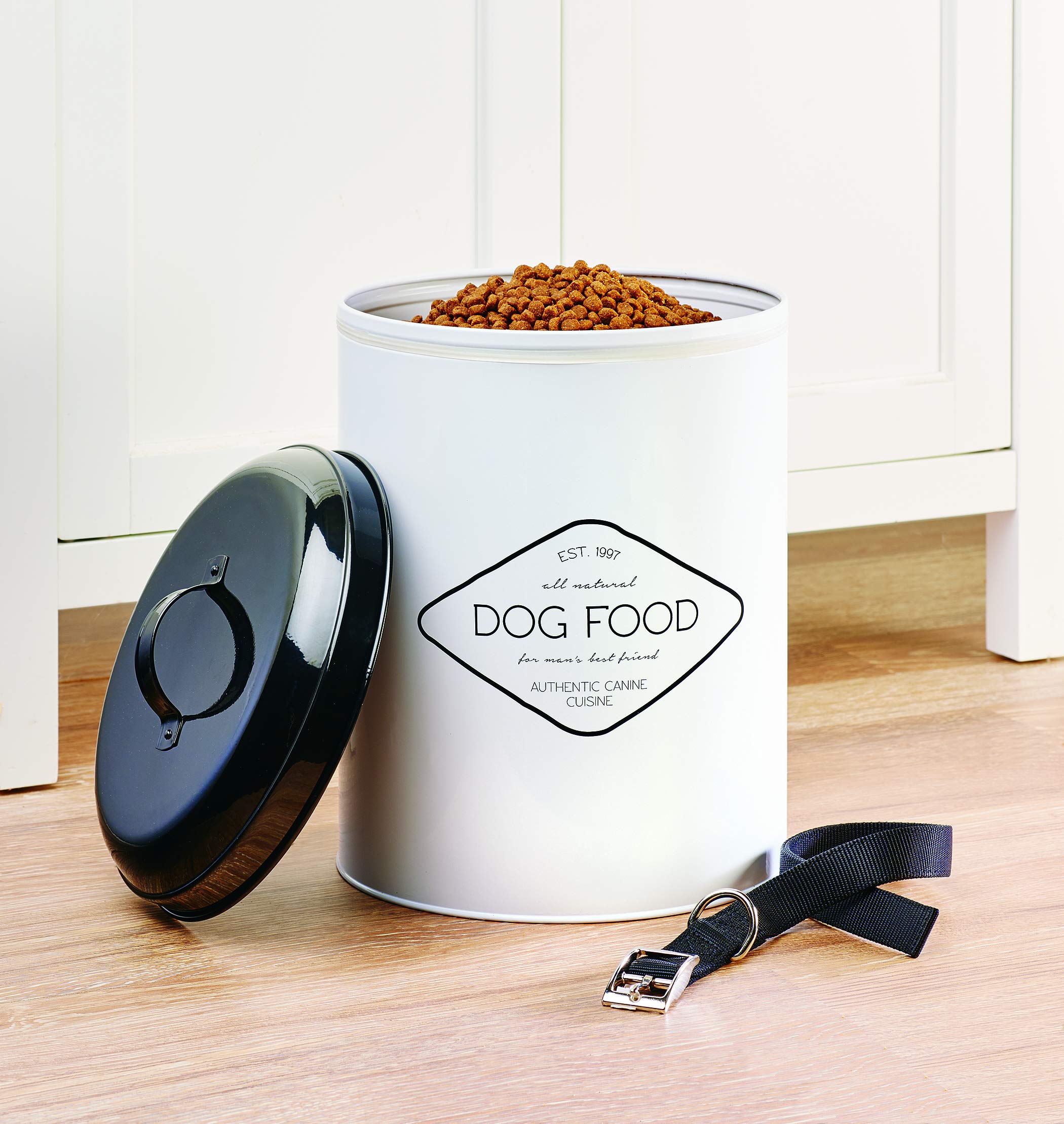 Amici Pet Buster lid on highlights airtight feel with silicone gasket and tight seal