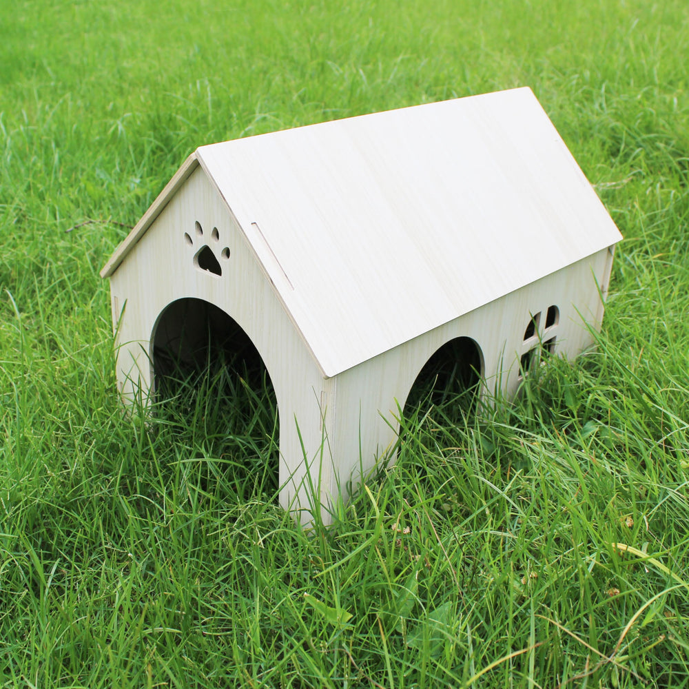 Amonk Guinea Pig Hideout window lets in light for comfortable naps and air flow.