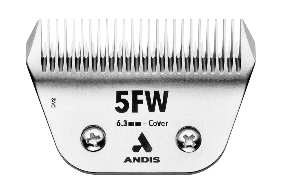 Andis ceramicEDGE wide blade 31-tooth cutter close-up for smooth finishes.