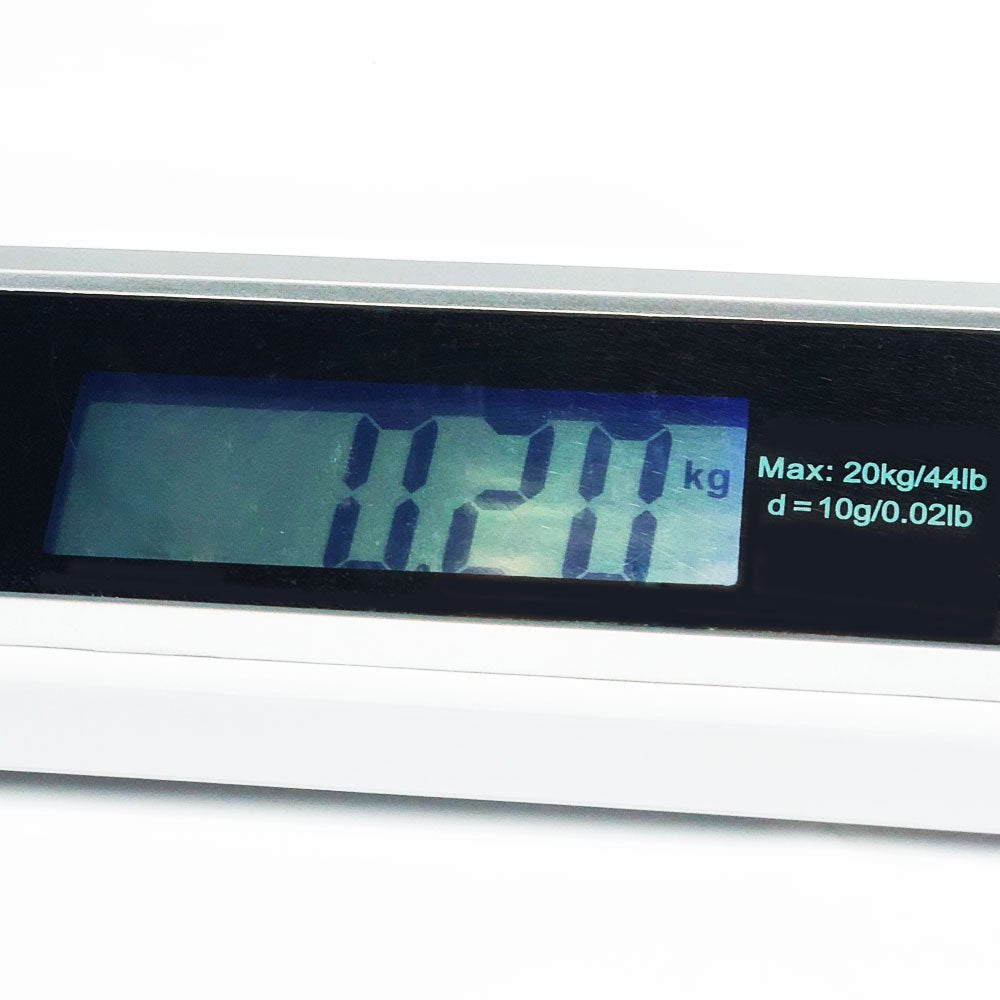 Angel unit switch enables quick changes between ounces, pounds, and kilograms.