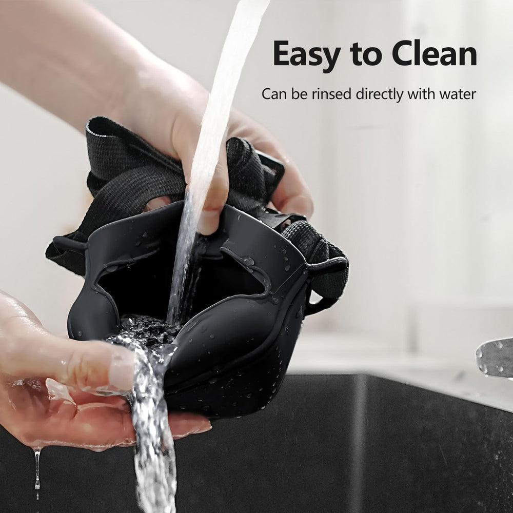 AOKLANT Snack Pouch Waterproof Silicone is easy to clean after wet or muddy outings.