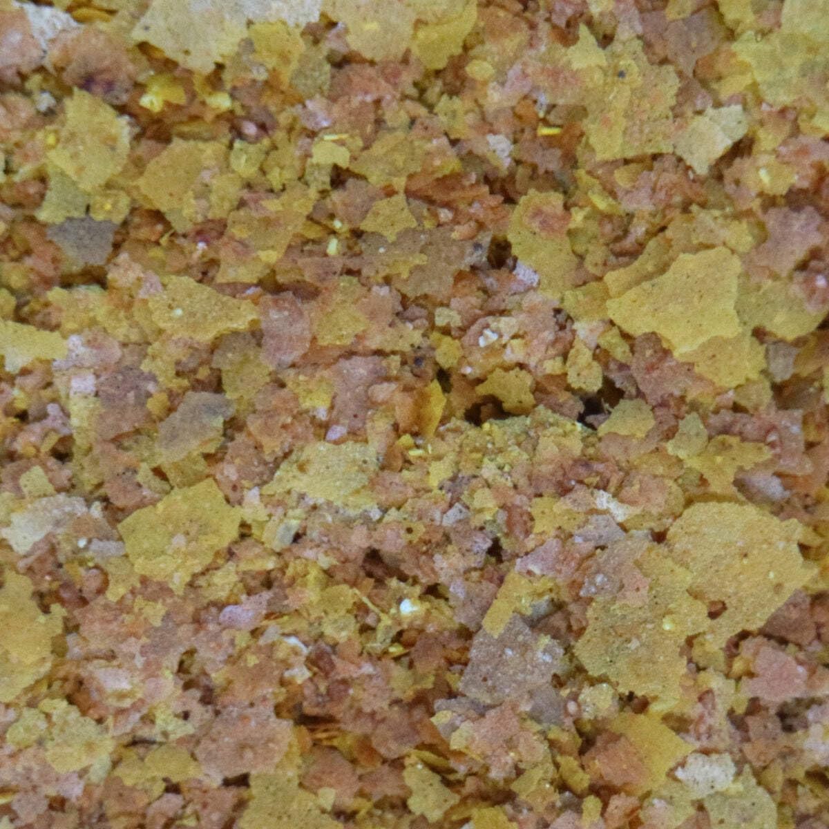 API Goldfish Flakes garlic-appeal—appetite-friendly aroma during feeding.